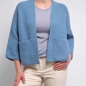 Bruno Manetti 💙 gorgeous blue cashmere cardigan with two front pockets, size 44
